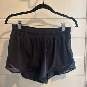 Lululemon black hotty hot shorts size 8